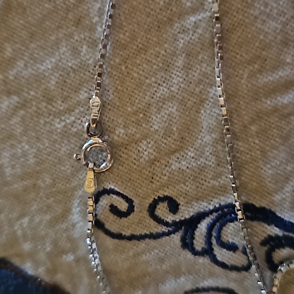 Lori Bonn sterling silver horseshoe pendant with chain. Sterling not plated. - Picture 4 of 5